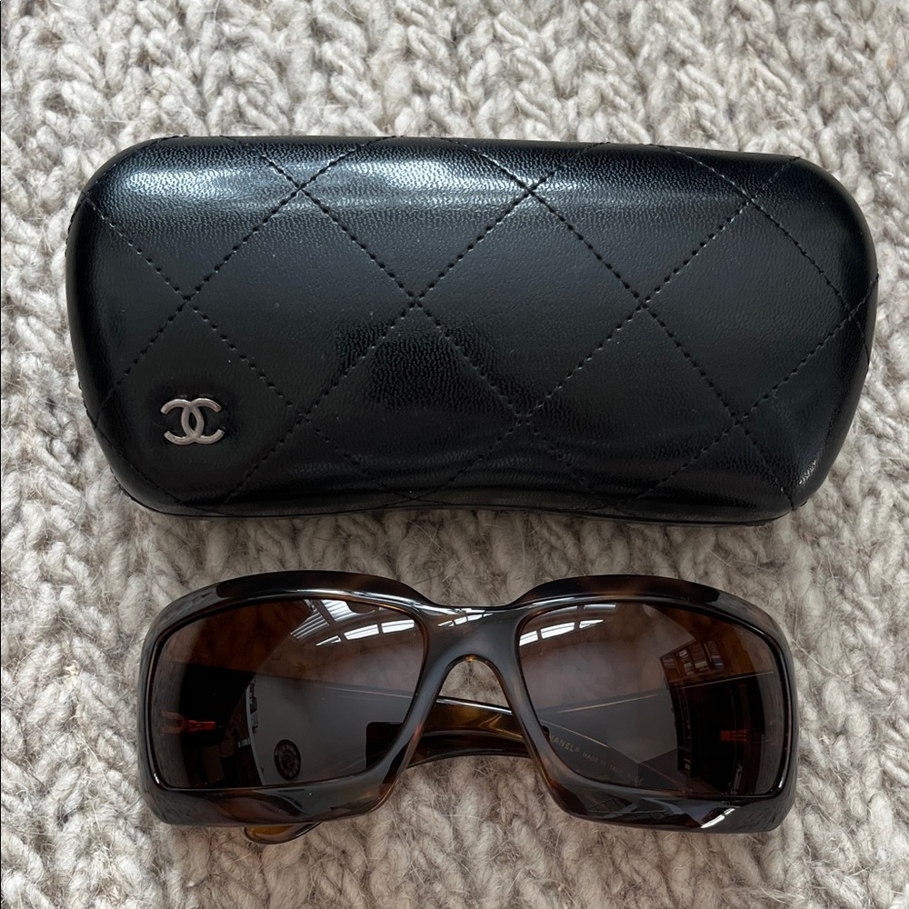 CHANEL Tortoise Shell Sunglasses with Black Case